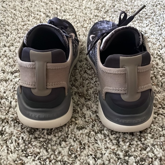 Nike Free Purple Leopard Running Shoes - Picture 3 of 4